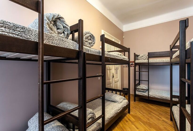 سرير فى غرفة مشتركه, Centrum Hostel