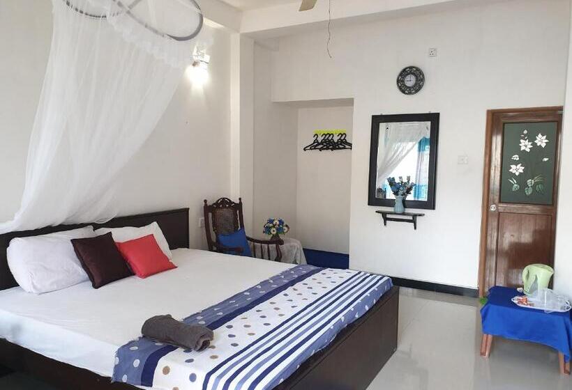 Номер Стандарт Вид на Бассейн, Liyanage Resort