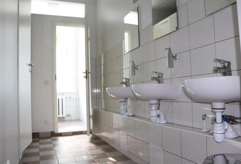اتاق استاندارد سه تخته با سرویس بهداشتی مشترک, Hostel Lõuna