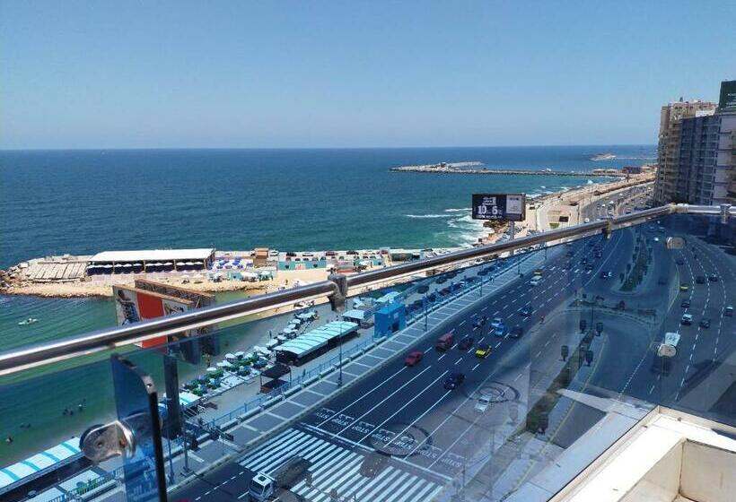 آپارتمان 3 خوابه با چشم‌انداز دریا, 26th Of July Apartments
