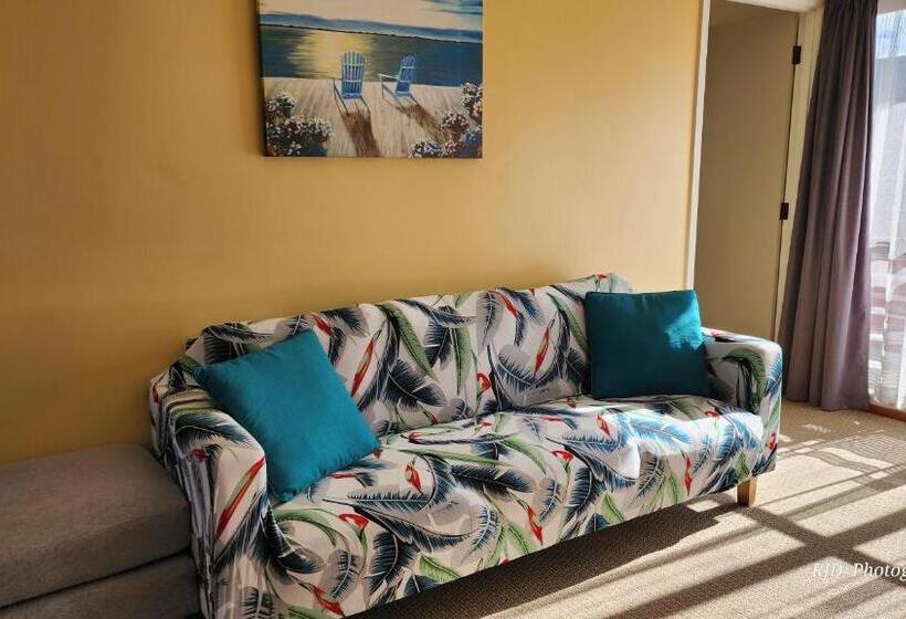 Семейные Апартаменты 3 Спальни, Ashburton's Regency Motel