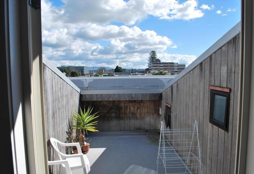 חדר סטנדרט עם מרפסת, Loft 109 Backpackers Hostel