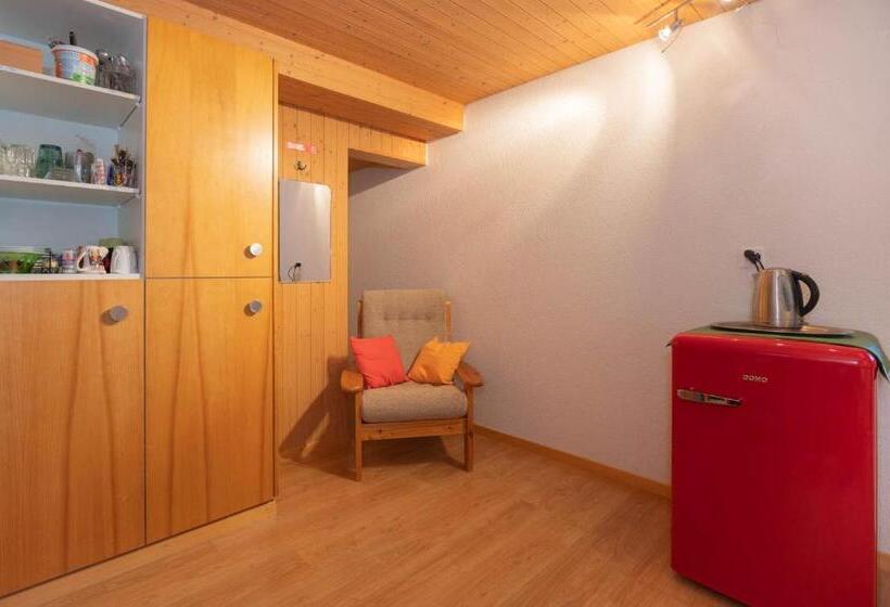 Трехместный Номер Стандарт с Балконом, Lehmann's Herberge Hostel