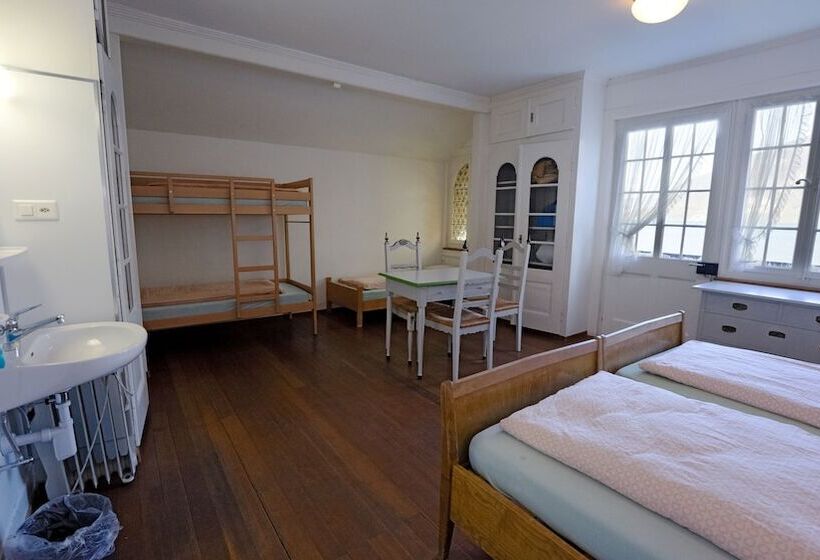 浴室共有スタンダード4人用ルーム, Leissigen Youth Hostel