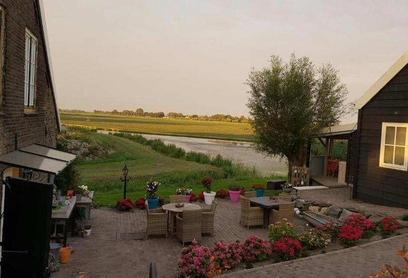 اتاق خانوادگی, B&b Rechthuis Van Zouteveen