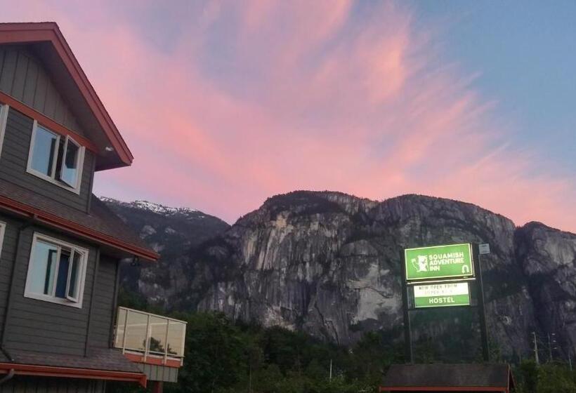 패밀리 룸 공용 욕실, Squamish Adventure Inn