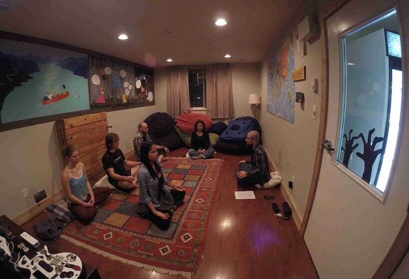 패밀리 룸 공용 욕실, Squamish Adventure Inn