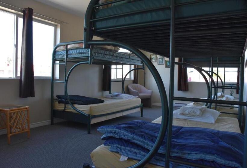 מיטה בחדר משותף, North Coast Trail Backpackers Ltd