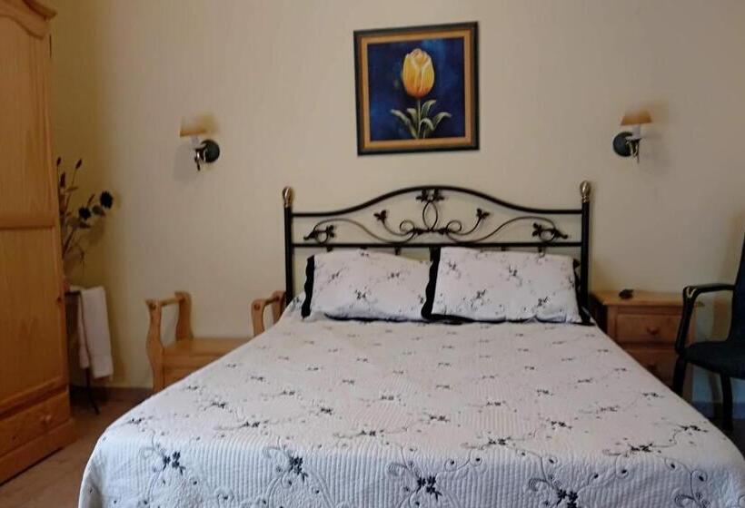 Номер Стандарт Вид на Горы, Hostal Almenara