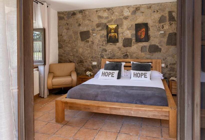 غرفة قياسية مزوَّدة بجاكوزي, Somnis De L´empordà