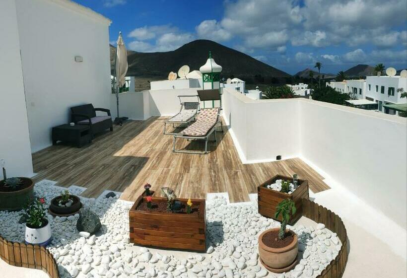 带露台的小型套房, Timanfaya Casa Rural