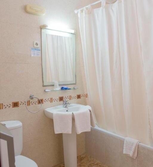 חדר אקונומי לשלושה, Sierra Mar