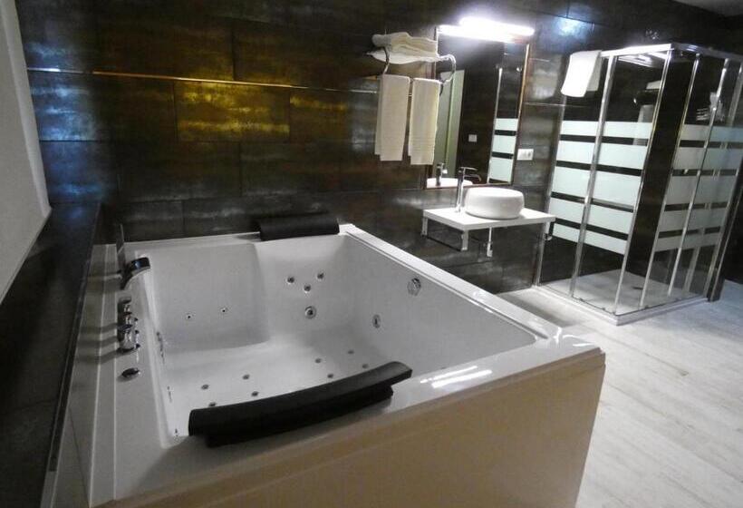 Sviitti Poreallas, Motel Caldas