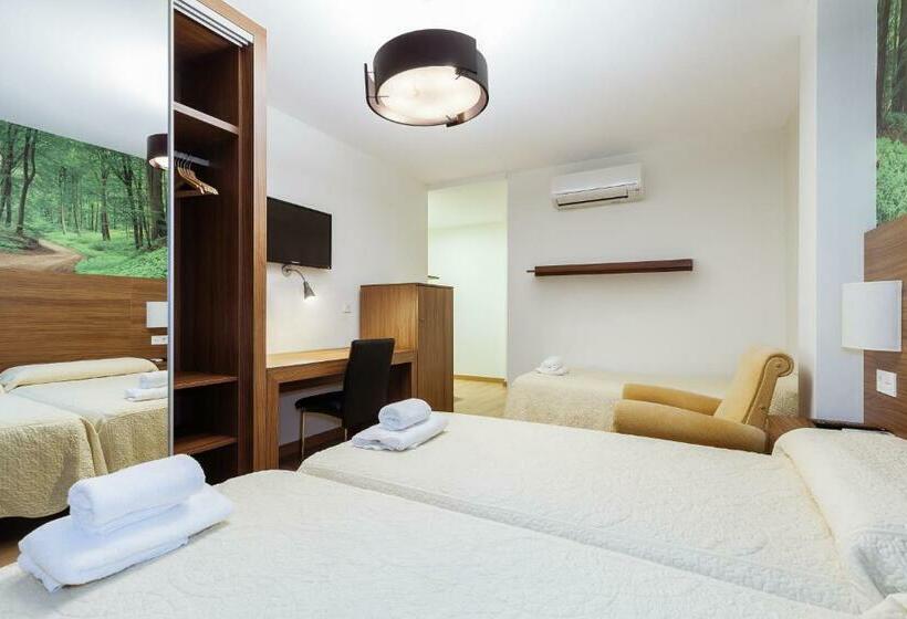 اتاق استاندارد سه نفره, Hostal Arriola