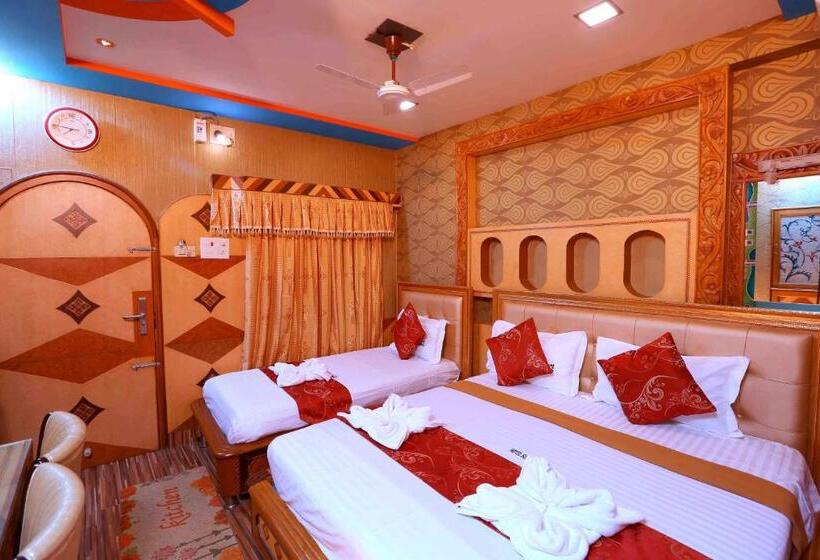 Четырехместный Номер Классик, Shri Swarna S Palace   A Business Class