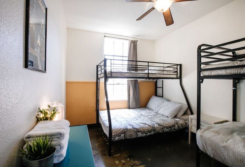 Номер Стандарт Четырехместный Совместный Санузел, Firehouse Hostel