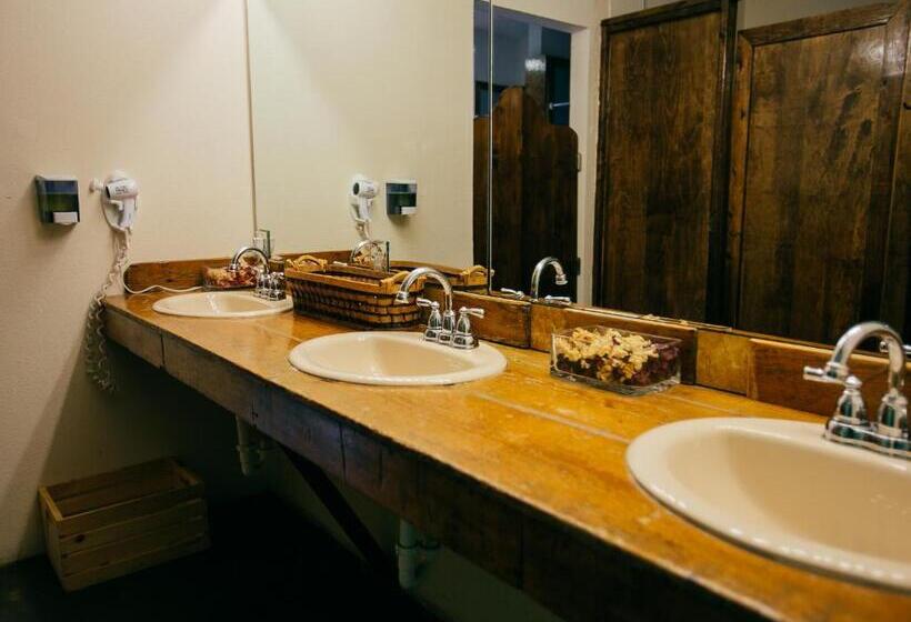 Номер Стандарт Четырехместный Совместный Санузел, Firehouse Hostel