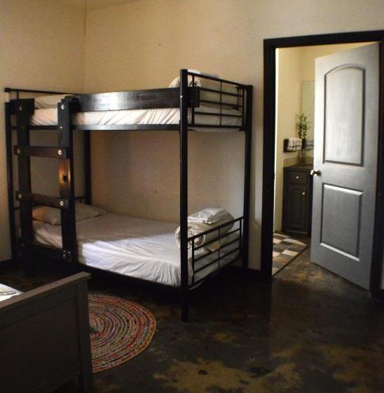 Люкс Повышенной Комфортности, Firehouse Hostel