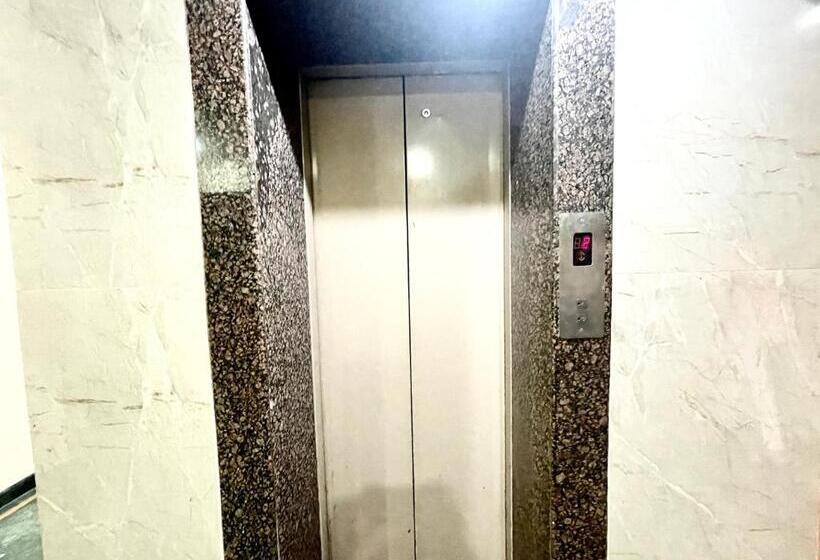 经济型三人房间, P Palace ! Varanasi Fully Air Conditioned Hotel Lift And Parking Availability, Near Kashi Vishwanath