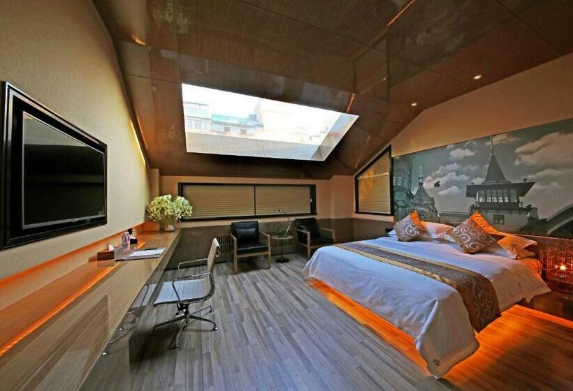 Camera Deluxe, Harbin Kai Rui