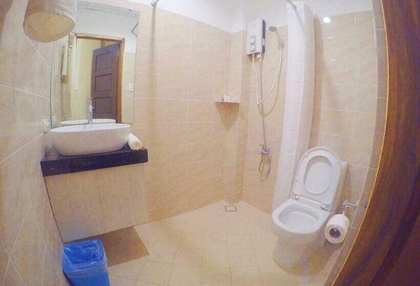 스탠다드 룸 더블 침대, Golden Gate Suites
