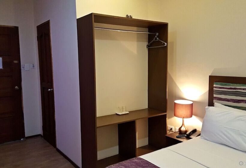 스탠다드 룸 더블 침대, Golden Gate Suites