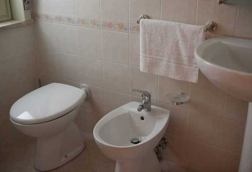חדר סטנדרט לשלושה, B&b Orchidea