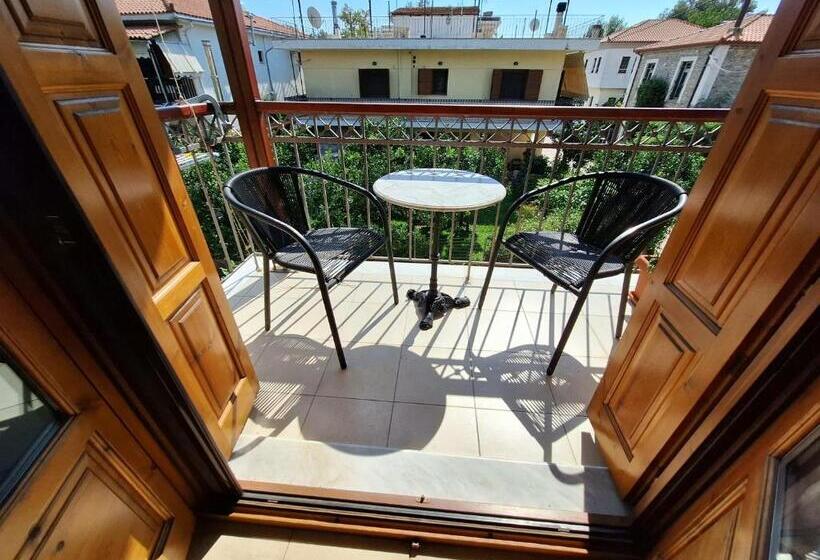 اتاق استاندارد با بالکن, Skourgias Rooms