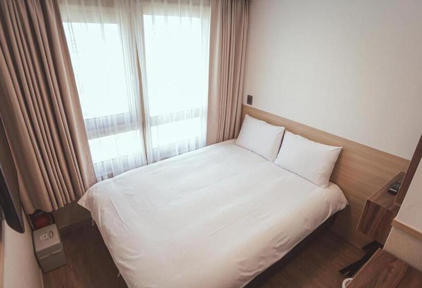 Номер Стандарт, Kenny Stay Jeju Seogwipo