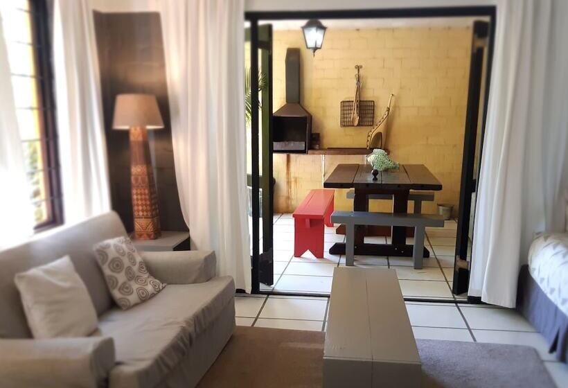 침실 1개 아파트, Hornbill House