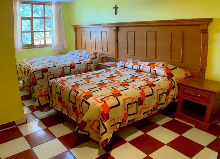 Номер Стандарт, Posada Castillo Panteon Ingles