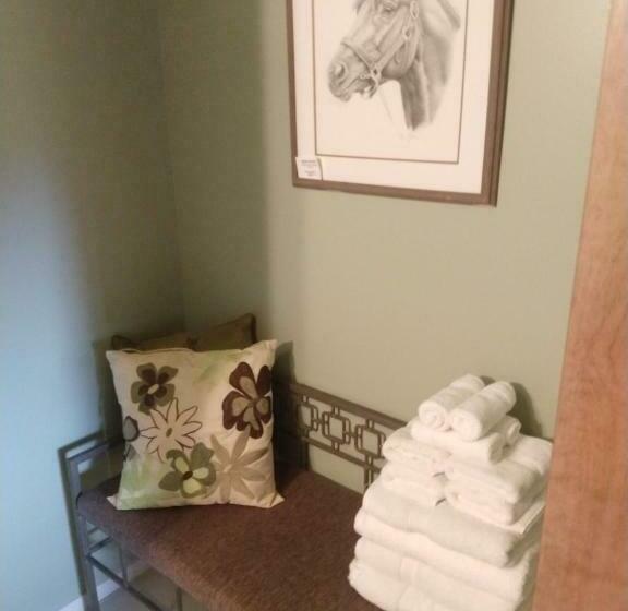 Люкс Повышенной Комфортности, Wildwood Farm Bed & Breakfast