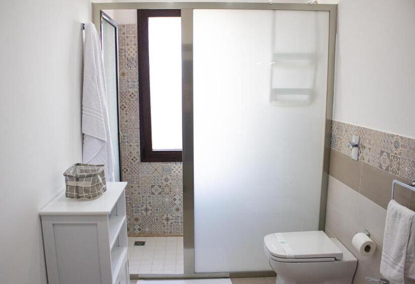 اتاق استاندارد چهارنفره با سرویس بهداشتی مشترک, Skurà   Holiday Rooms