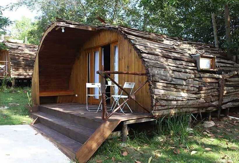 بانگلوی استاندارد, Helpa Eco Cabins