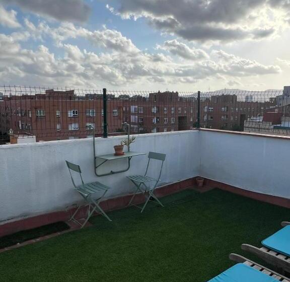 اتاق لوکس با بالکن, Private Double Room In A Shared Penthouse With Patios