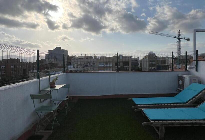 اتاق لوکس با بالکن, Private Double Room In A Shared Penthouse With Patios