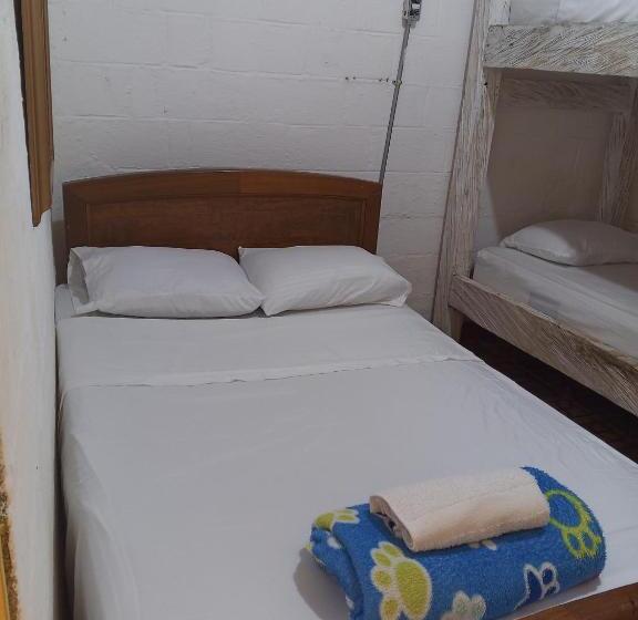 Standart Tek Kişilik Oda, Colors Fantasy Guatape Backpackers And Travellers
