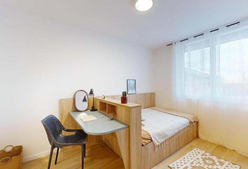 Студия Стандарт, Sweetly Versailles St Cyr L école