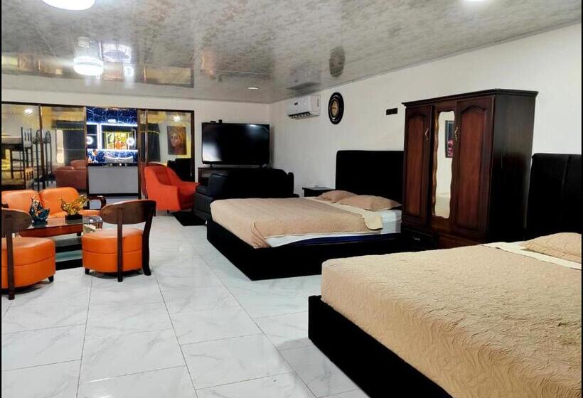Family Suite, Nature