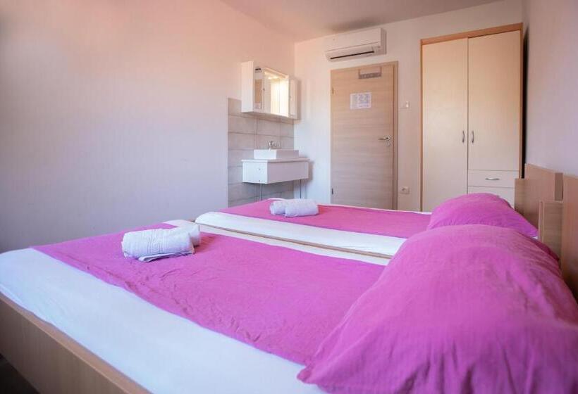 اتاق استاندارد, Hostel Soline