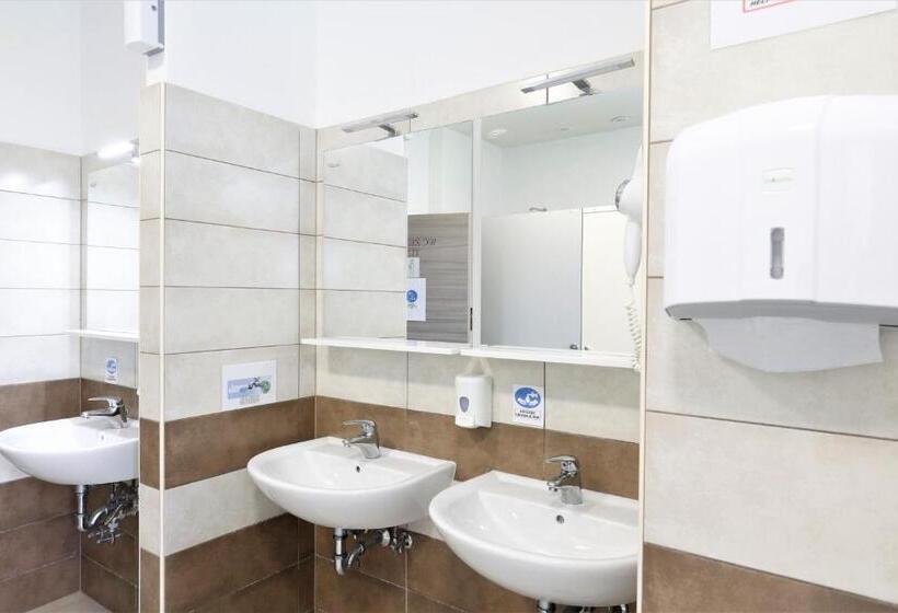 اتاق استاندارد سه نفره, Hostel Soline