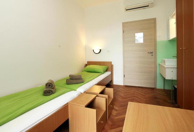 اتاق استاندارد, Hostel Soline