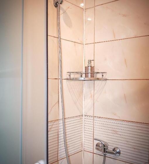 اتاق استاندارد سه نفره, Avto Spa