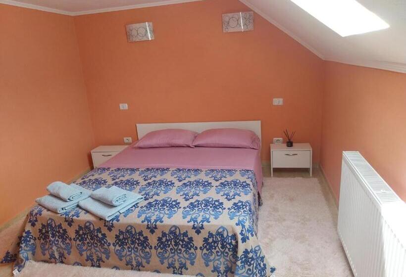 اتاق استاندارد با سرویس بهداشتی مشترک, Serena House