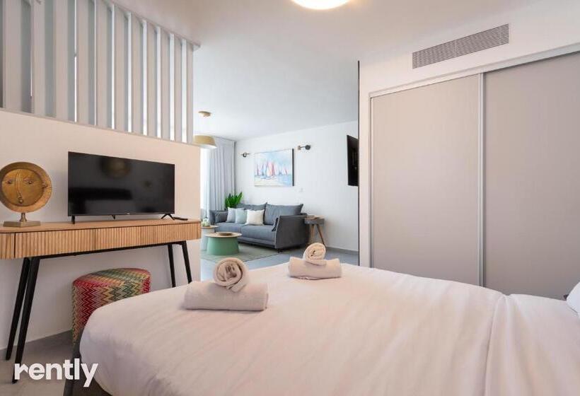 استودیوی استاندارد با چشم‌انداز دریا, Sea Side Daisy Apartment   By Rently