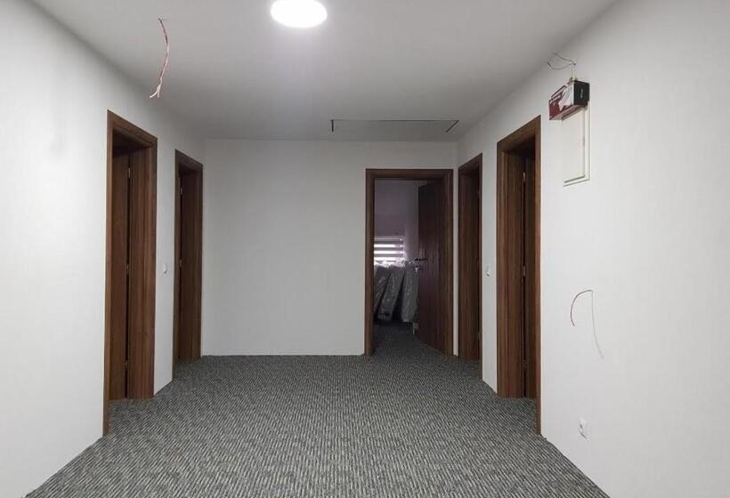 استودیوی استاندارد, Poslovno Edukativni Centar