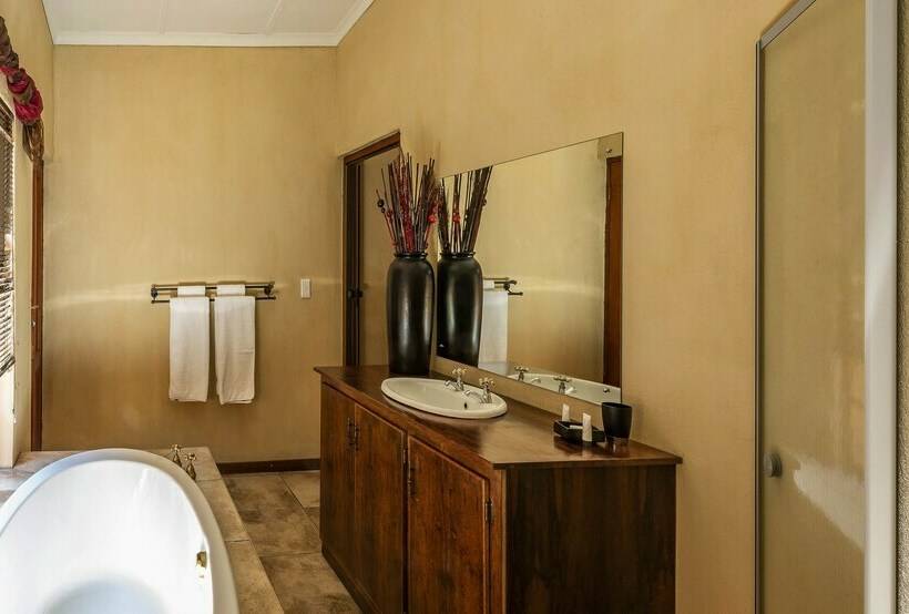 Номер Стандарт, Kuruman Inn