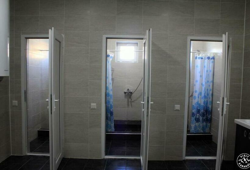 اتاق استاندارد با سرویس بهداشتی مشترک, Kbh Karakol Based Hostel