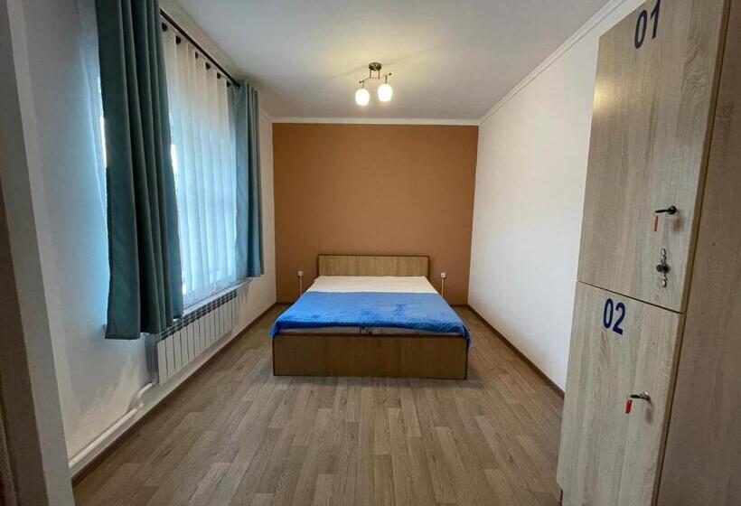 اتاق استاندارد با سرویس بهداشتی مشترک, Kbh Karakol Based Hostel