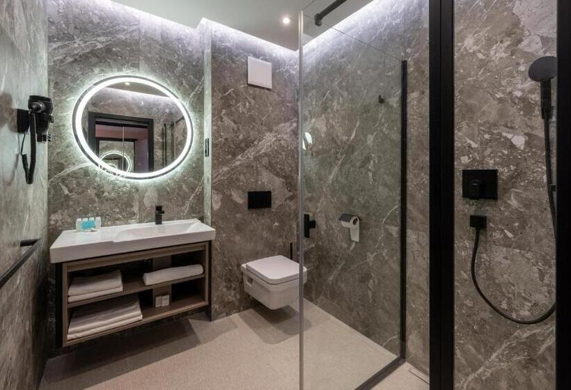 Номер Superior, Debrecen